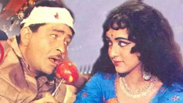 When Hema Malini admitted that it was difficult for her to do romantic scenes with Raj Kapoor who was 26 years her senior