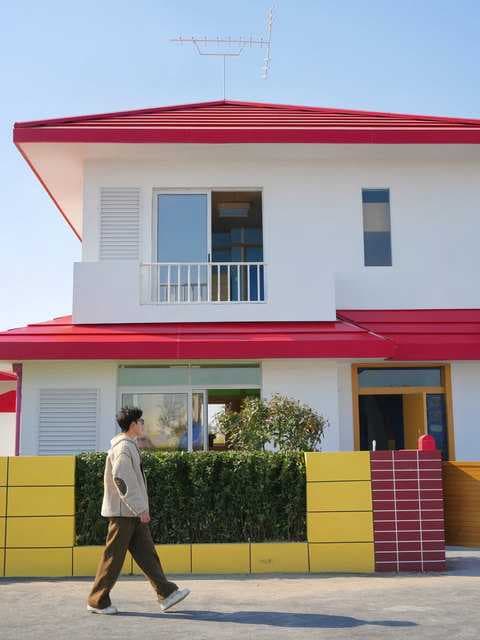 Man In China Spends Millions To Build A Life-Size Replica Of Shin Chan's House